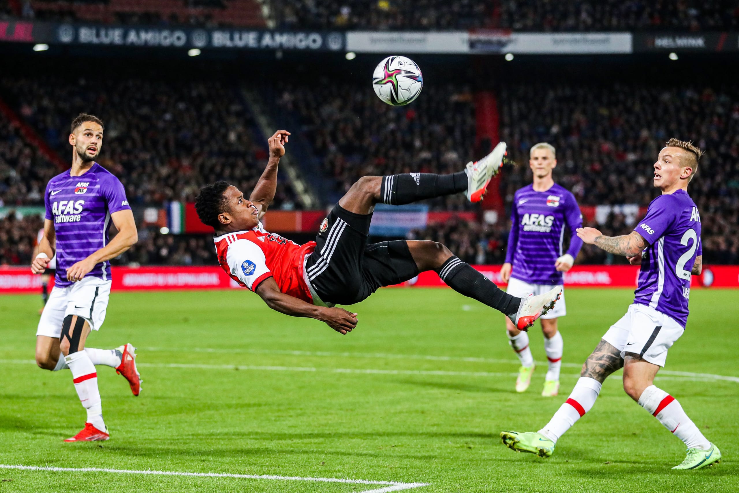 Luis Sinisterra bicycle kicks